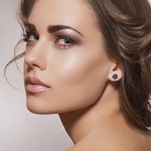 New Beatiful Black Diamond Stud Earring